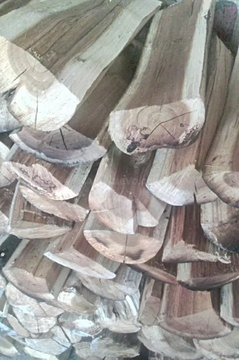 Leña semiseca para chimeneas