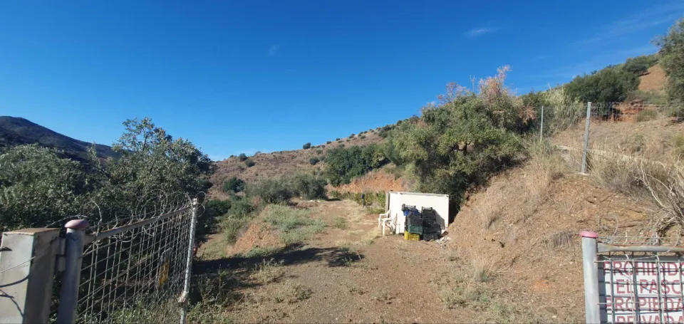 Finca rústica con casa-apero en Totalán