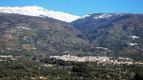 Encantadora finca rústica con casa, piscina y frutales en Órgiva – corazón de La Alpujarra