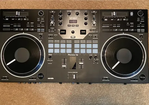 Controlador DJ Pioneer DDJ-REV7