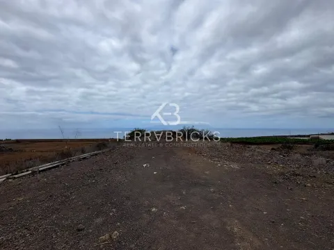 Finca Rústica en Venta de 55.000 m2 con casa de 100 m2 para reforma – Guía de Isora