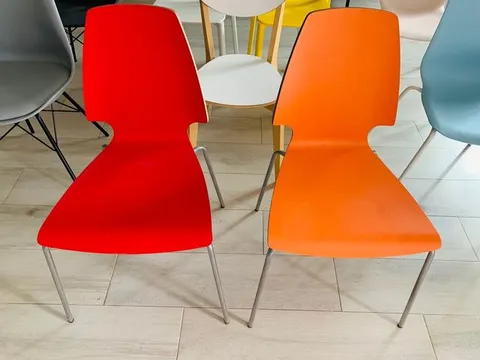 Se venden diferentes sillas