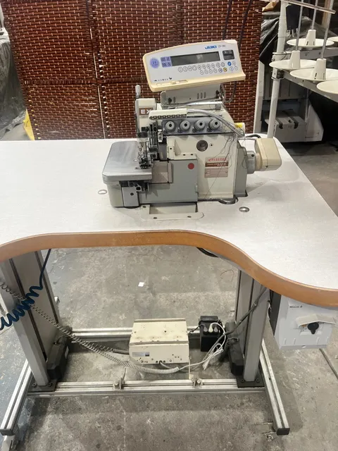 Máquina Overlock Industrial JUKI/PEGASUS