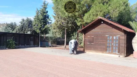 FINCA EN LINARES