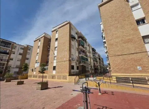 Piso de 3 dormitorios y garaje zona Carlos haya
