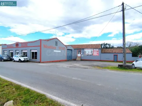 Nave industrial en Bugallido, Ames, con finca.