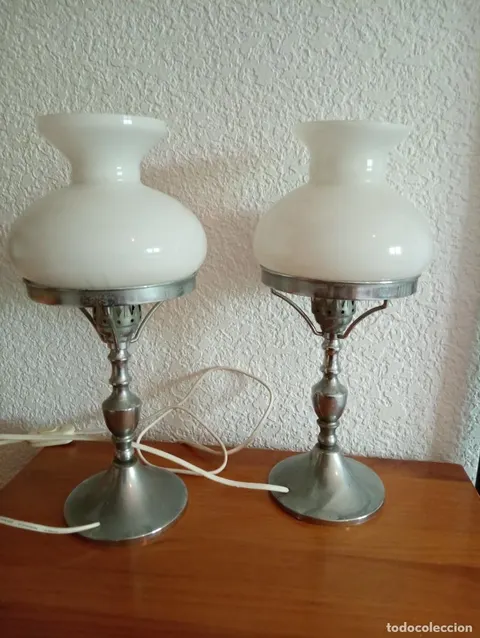 PAREJA DE LÁMPARAS VINTAGE ESTILO QUINQUÉ -- AÑOS 60