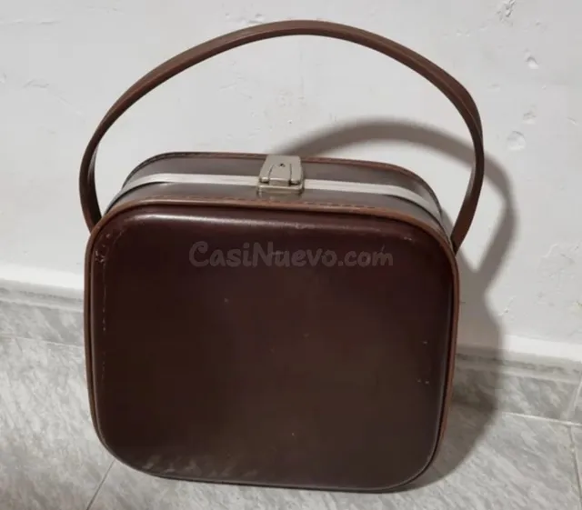 Maleta antigua con cerradura y llave