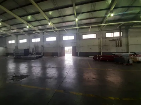 Nave de 2600 metros y 5000 de solar, en Las Arenas
