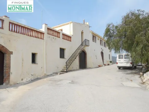 Venta de Finca Rústica del siglo XV en Castellvi de la Marca con 25 Ha. De Viñedos