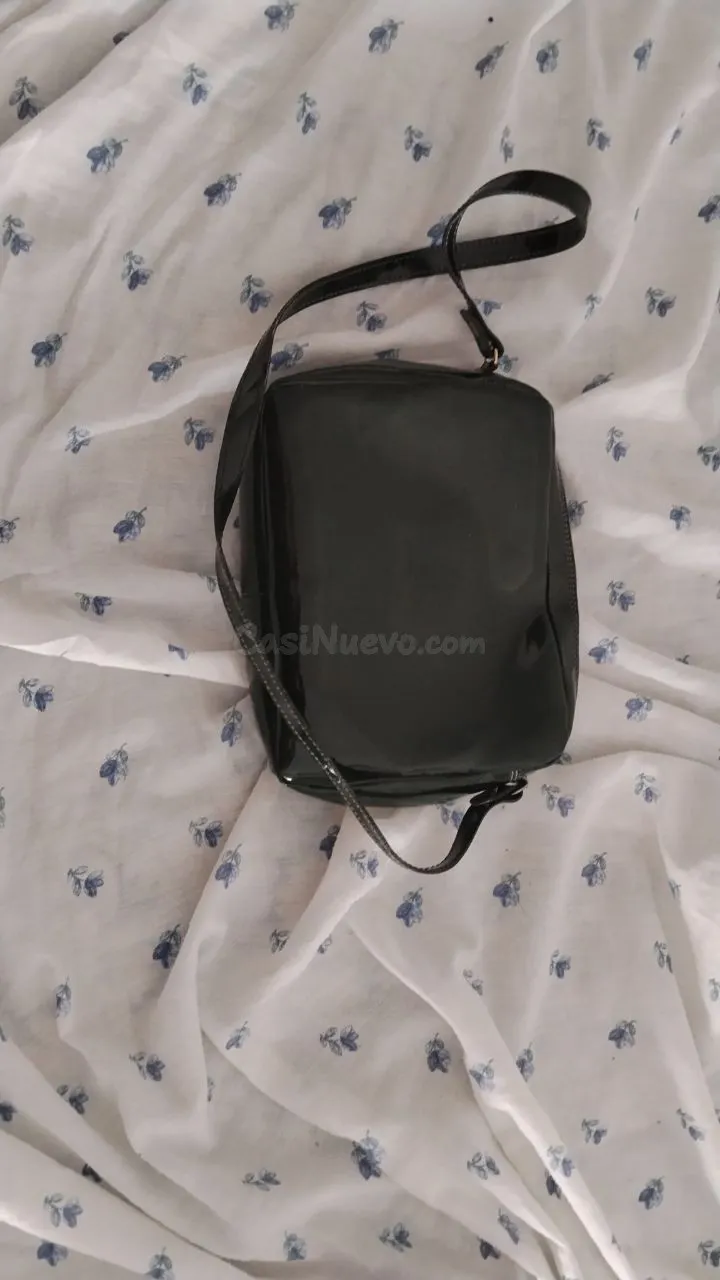 Bolso de hombro negro brillante