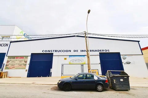 Nave en venta , polígono la redonda !