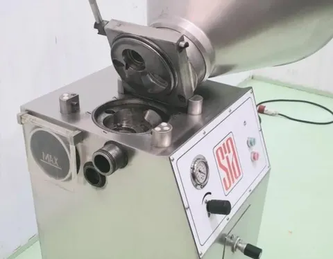 EMBUTIDORA CONTINUA CON VACIO SIA TOLVA 100L
