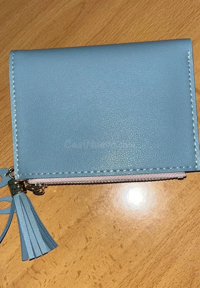 Cartera compacta azul y gris con encanto - foto 2