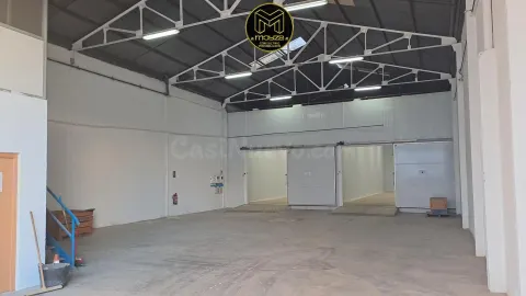 NAVE EN EL POLIGONO DE LOS OLIVARES