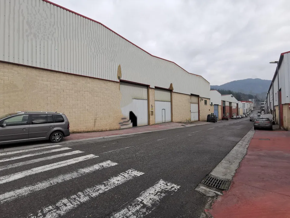 NAVE INDUSTRIAL EN VENTA — 1700 m2 OPERATIVOS