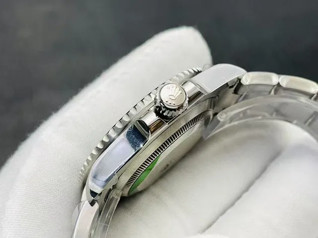 Reloj Rolex Submariner nuevo en caja - foto 4