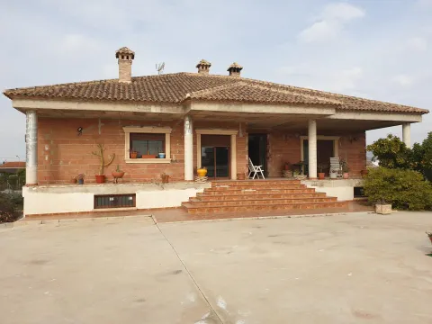 FINCA RUSTICA CON CHALET INDIVIDUAL Y NAVE INDUSTRIAL EN BENIEL