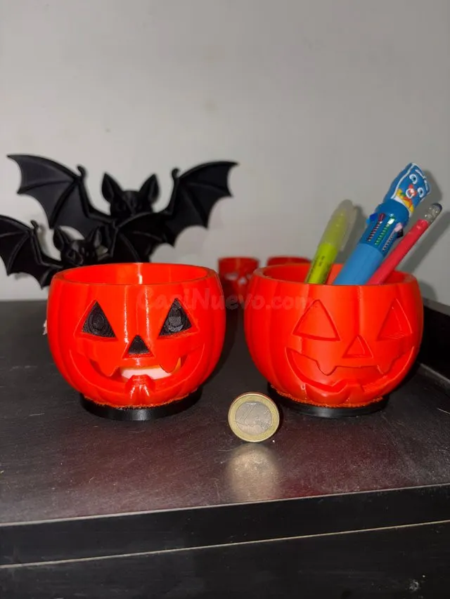 Kit decorativo Halloween: 2 lapiceros y portavelas en forma 