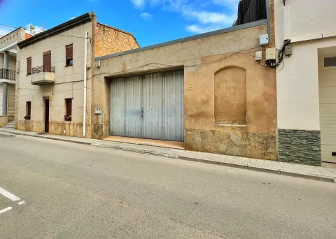 Almacén de 150 m2 en el centro de Campredó (Tortosa) – Ideal para reformar como vivienda o uso comercial