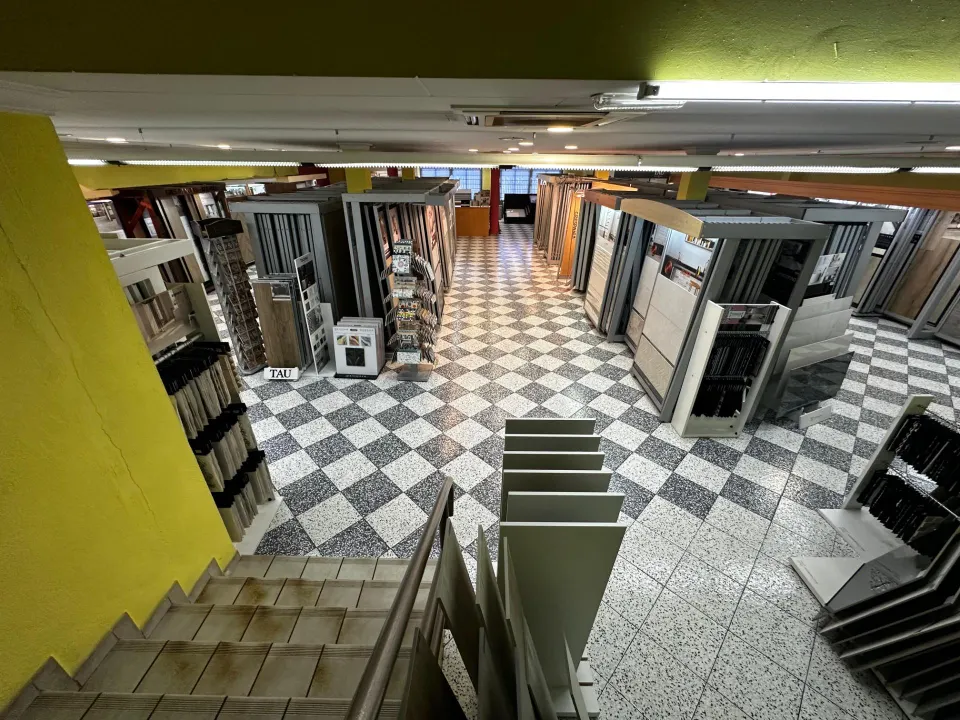 OPORTUNIDAD ÚNICA: AMPLIA NAVE EN PRIMERA LÍNEA SITUADA EN L'ALCÚDIA EN VENTA
