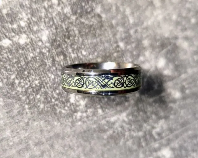 Anillo de Dragón Luminoso Acero Inox