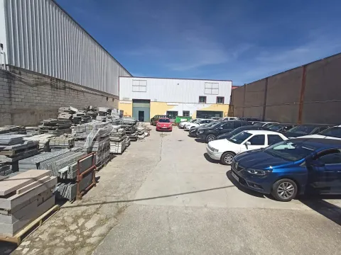 Gran nave en ubicación inmejorable, con patio de 600 metros