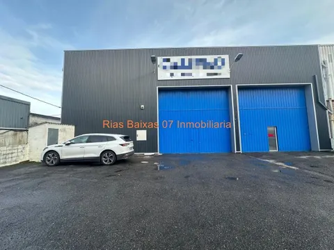 REF 7045 NAVE DIÁFANA DE 901m2 CONSTRUÍDOS  CON 2 PORTALONES Y CAMPA EXTERIOR EN PUXEIROS ( MOS )