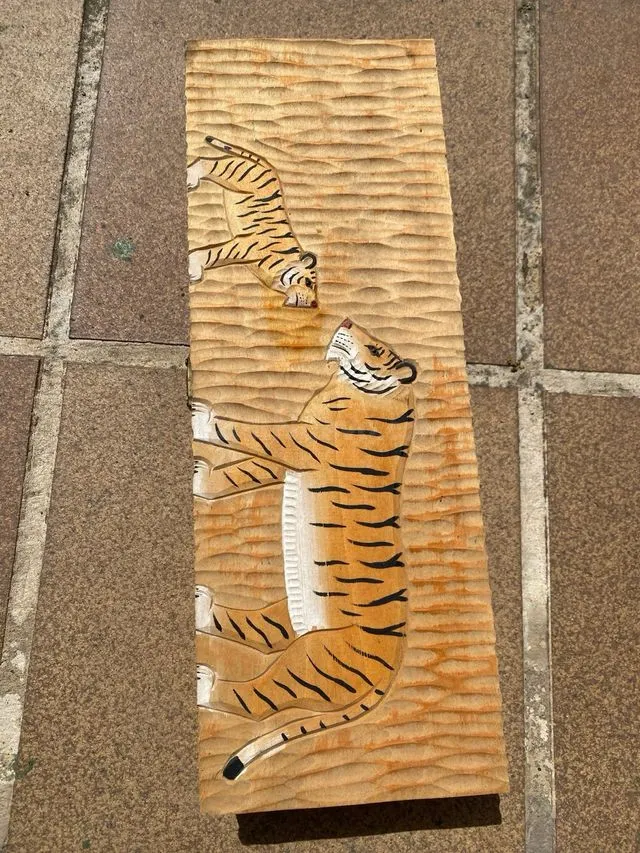 Estuche de madera tallada con tigres – Malgrat de Mar - foto 2