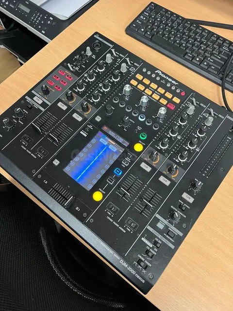Pioneer DJM-2000 Nexus Mesa Mezclas