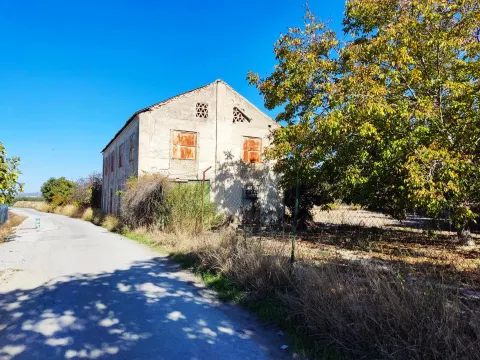 BUSCANDO UN FINCA RUSTICA CON UN SECADERO A ESCASOS METROS DE LAS GABIAS.