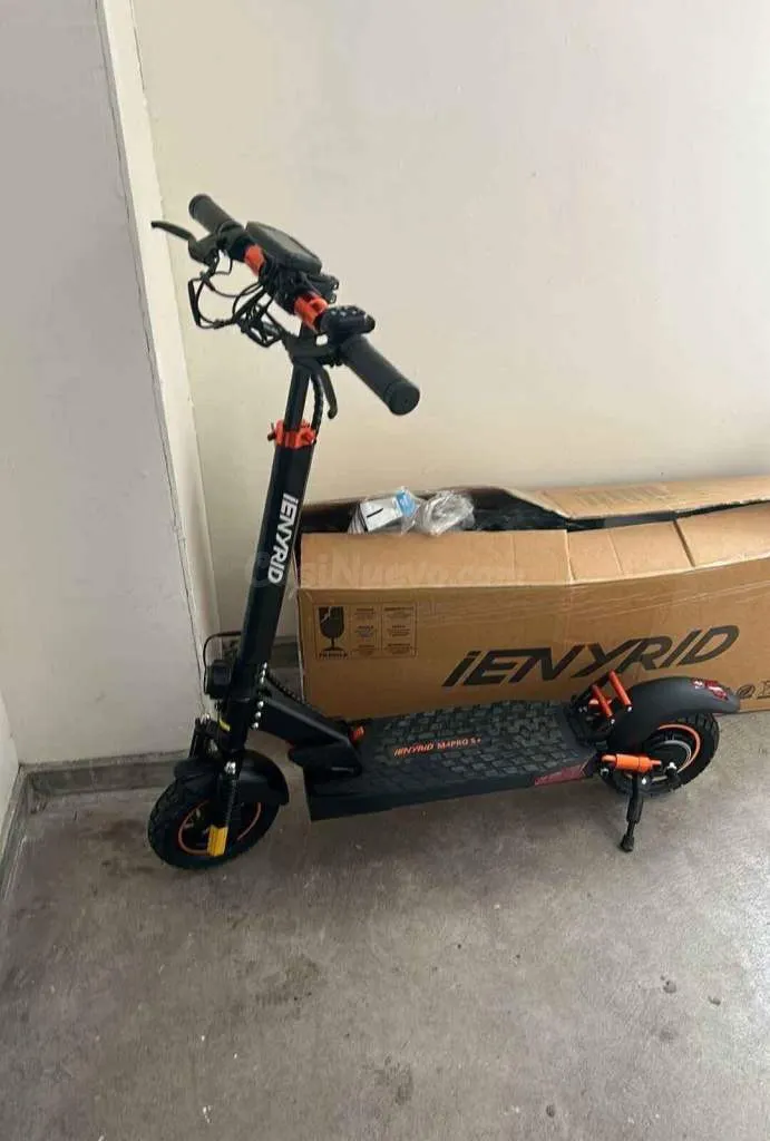 patinete eléctrico completamente nuevo