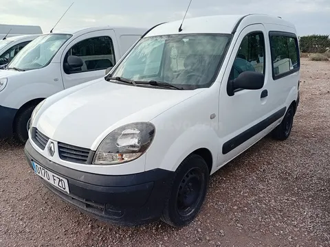 RENAULT KANGOO 1.5 DCI. con 5 plazas.