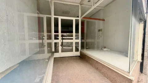 Local en alquiler en la zona del posio con cercanias al hospital y con todos los servicios basicos a un paso