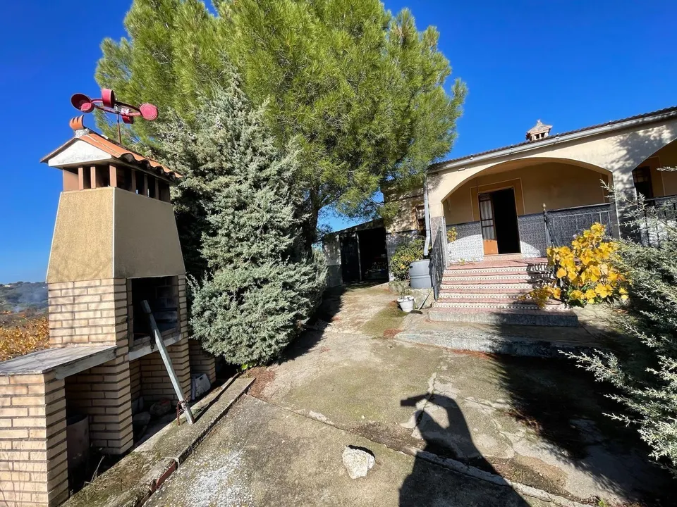 CASA DE CAMPO CON ESCRITURAS EN CORRAL DE LAS VIÑAS  A 3 KM DE ARROYO DE LA LUZ