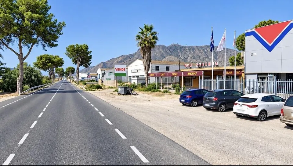 NAVE INDUSTRIAL EN PRIMERA LINEA DE CARRETERA NACIONAL, junto a concesionarios de coches