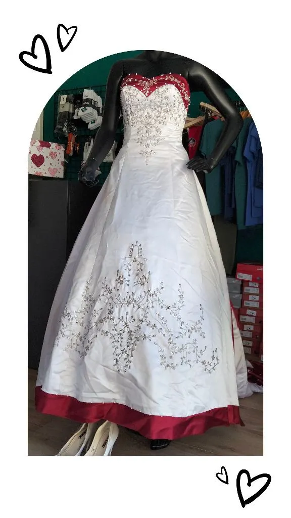 Vestido de Novia Blanco y Rojo Bordado