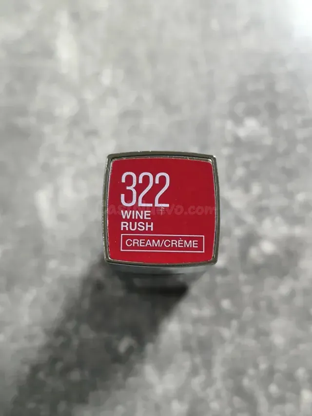 Labial Maybelline New York Wine Rush 322 Rojo - foto 4