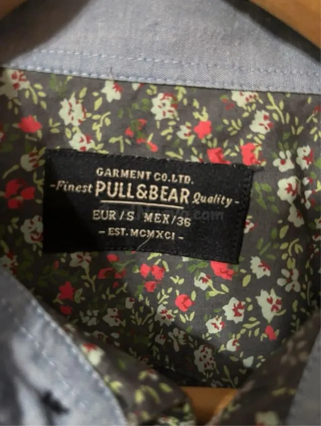 Camiseta Floral Pull&Bear Estampada en Gijón - foto 3
