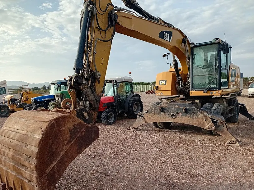 EXCAVADORA DE RUEDAS CATERPILLAR M318 F.