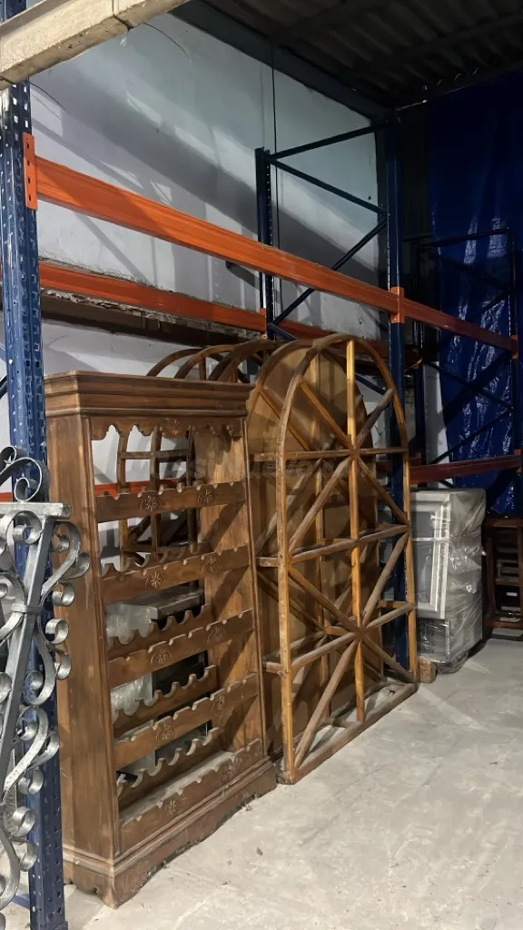 Mueble botellero rústico de madera maciza