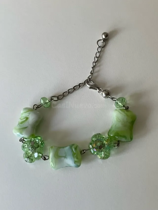 Pulsera verde con brazalete