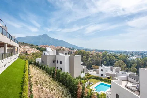 nuevo y lujoso apartamento en planta baja elevada de 2 dormitorios