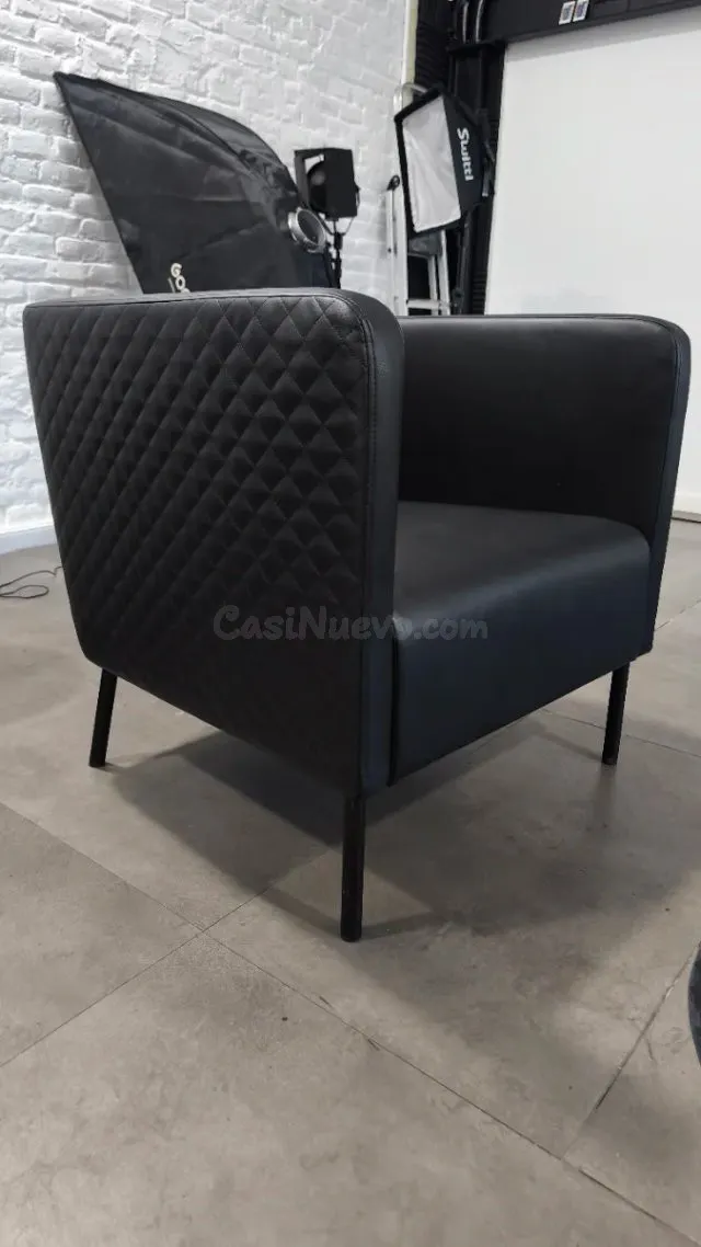Juego 2 sillones negros, mesa auxiliar set podcast - foto 4