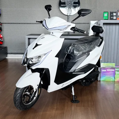 Scooter eléctrico tipo moto Conduzza de 1000 W