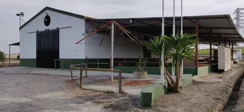 FINCA RÚSTICA CON PICADERO EN VENTA