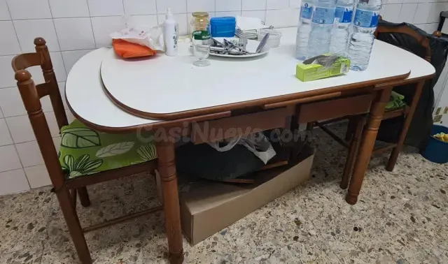 Mesa extensible cocina/comedor madera y sillas