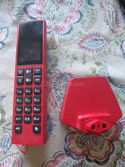 Teléfono inalámbrico Philips en color rojo.