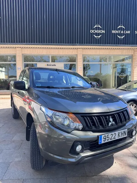 Mitsubishi L200 Basis Club Cab 4WD