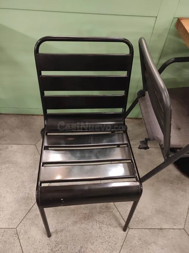 Sillas metálicas sin reposabrazos